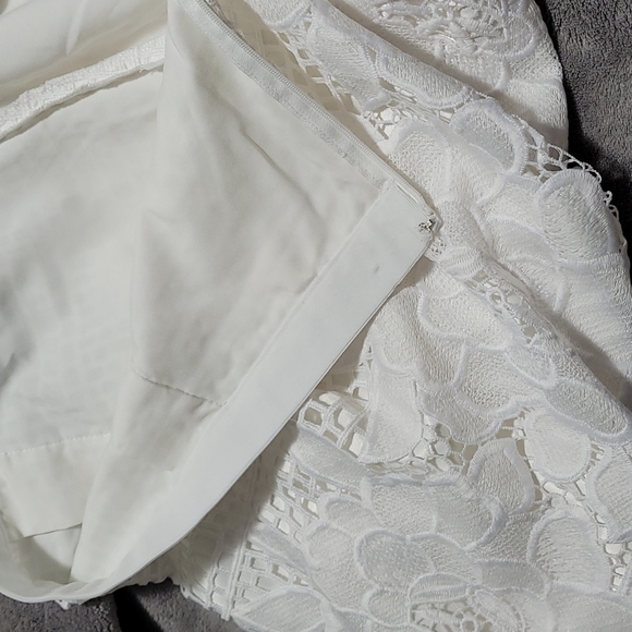 White skirt - Picture 7 of 7